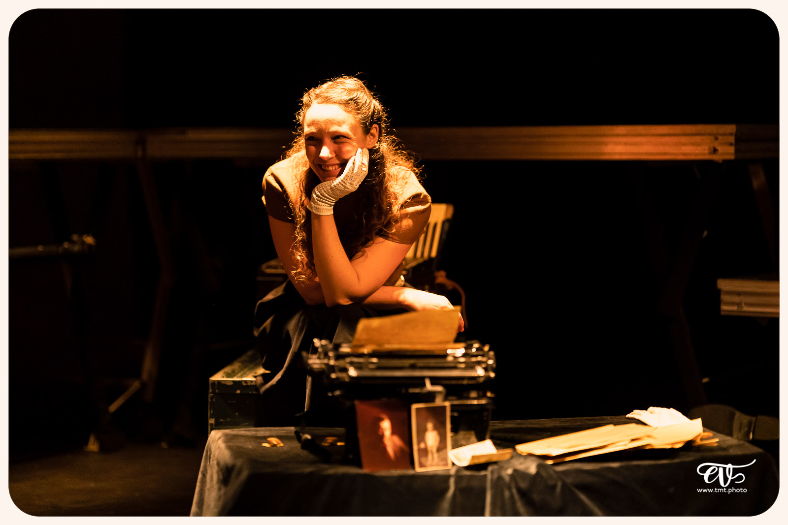 LA MESNIE H. - UN JOUR D'ÉTÉ